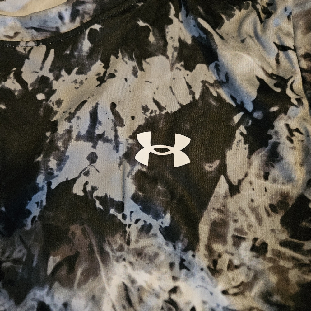 NWT Under Armor Black and White Dri Fit - Picture 3 of 3